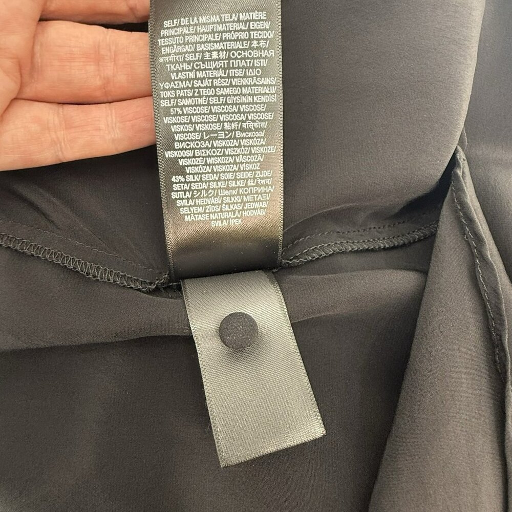 7 For All Mankind Silk Blend Top Womens Small Black Drapey Blouse V Neck Hi‎ Low - Picture 8 of 8